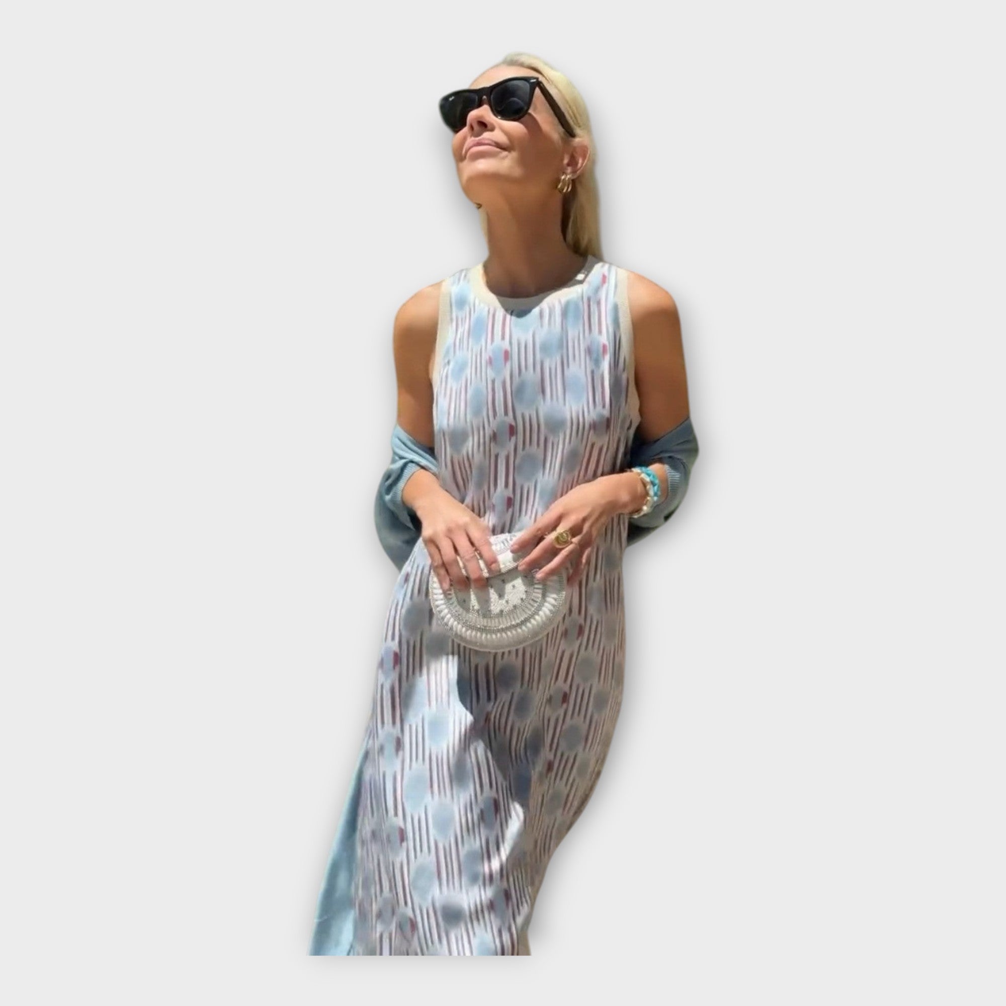 Maxi šaty s liniovými vzory a vzdušným střihem