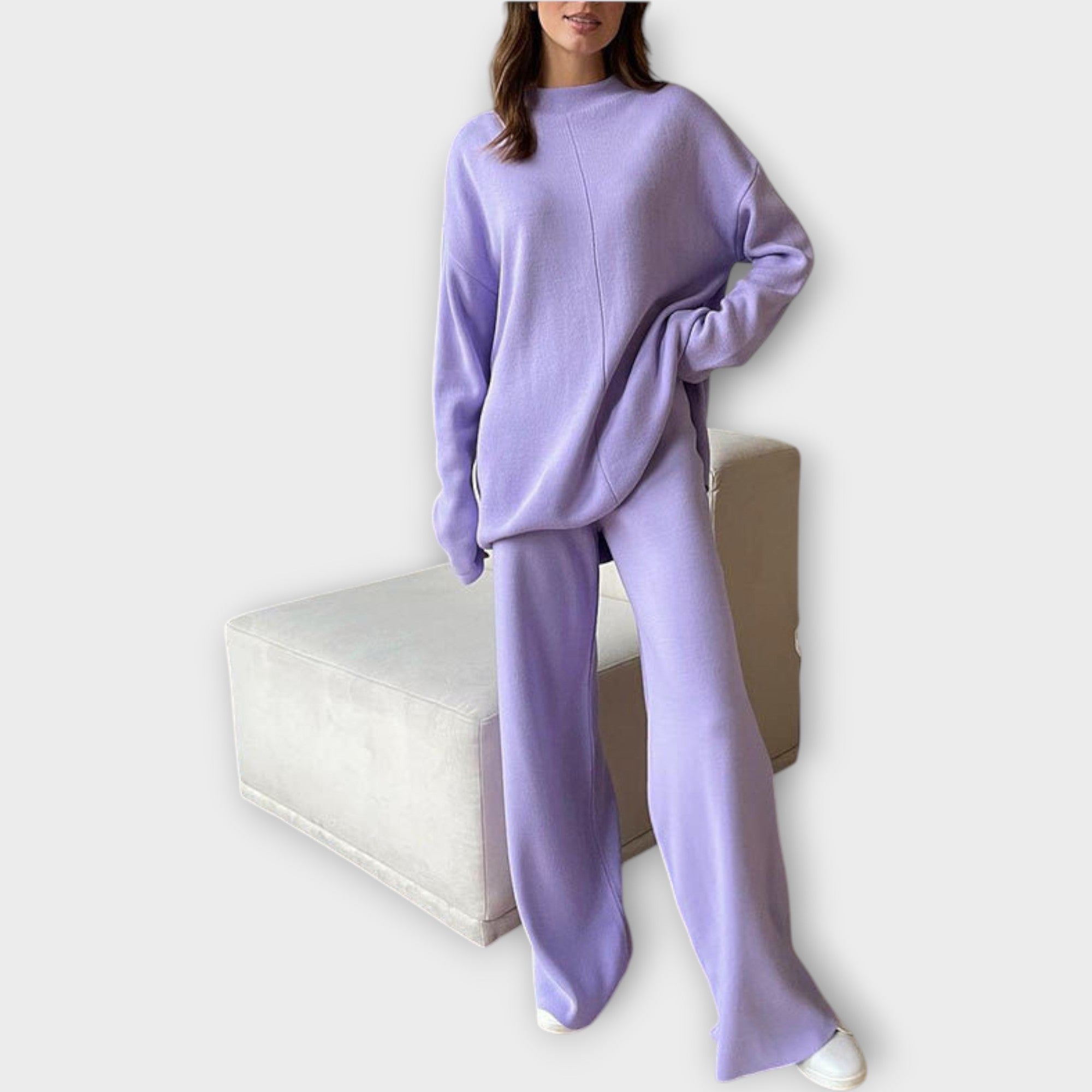 Sada s Uvolněnou Siluetou a Minimalistickou Estetikou