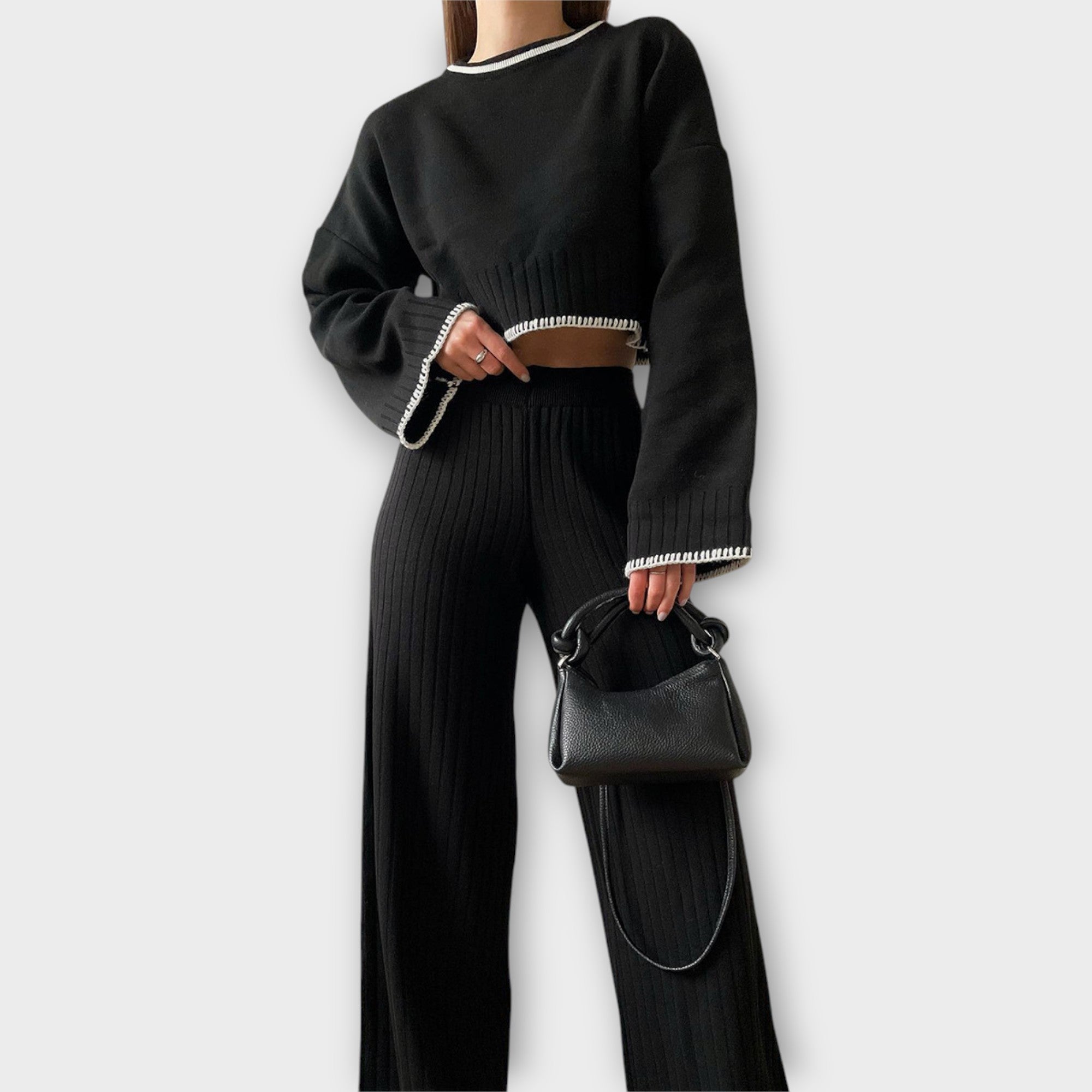 Pletená souprava s cropped topem a rafinovanými detaily