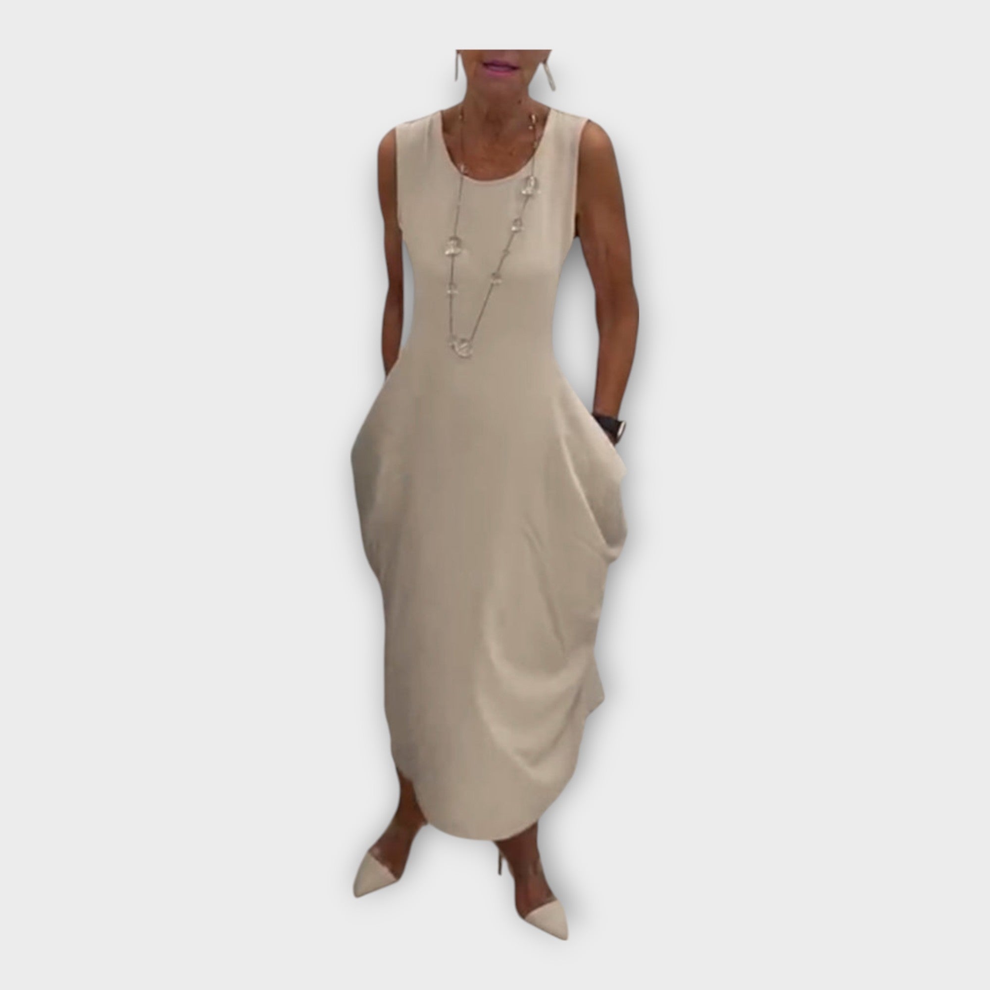 Lehké šaty se moderní siluetou a kapsami