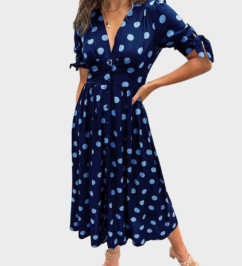 Impozantní puntíkované šaty