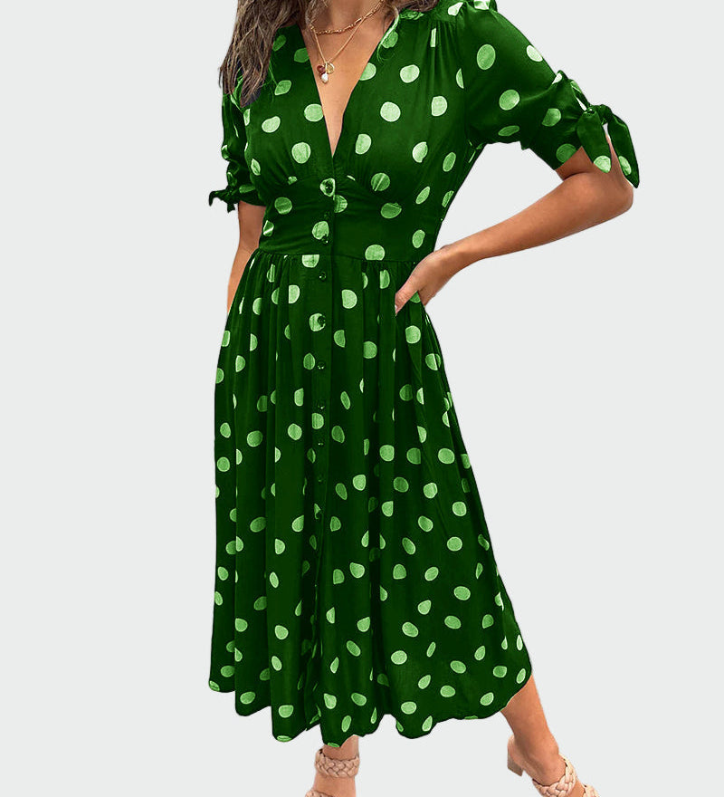 Impozantní puntíkované šaty