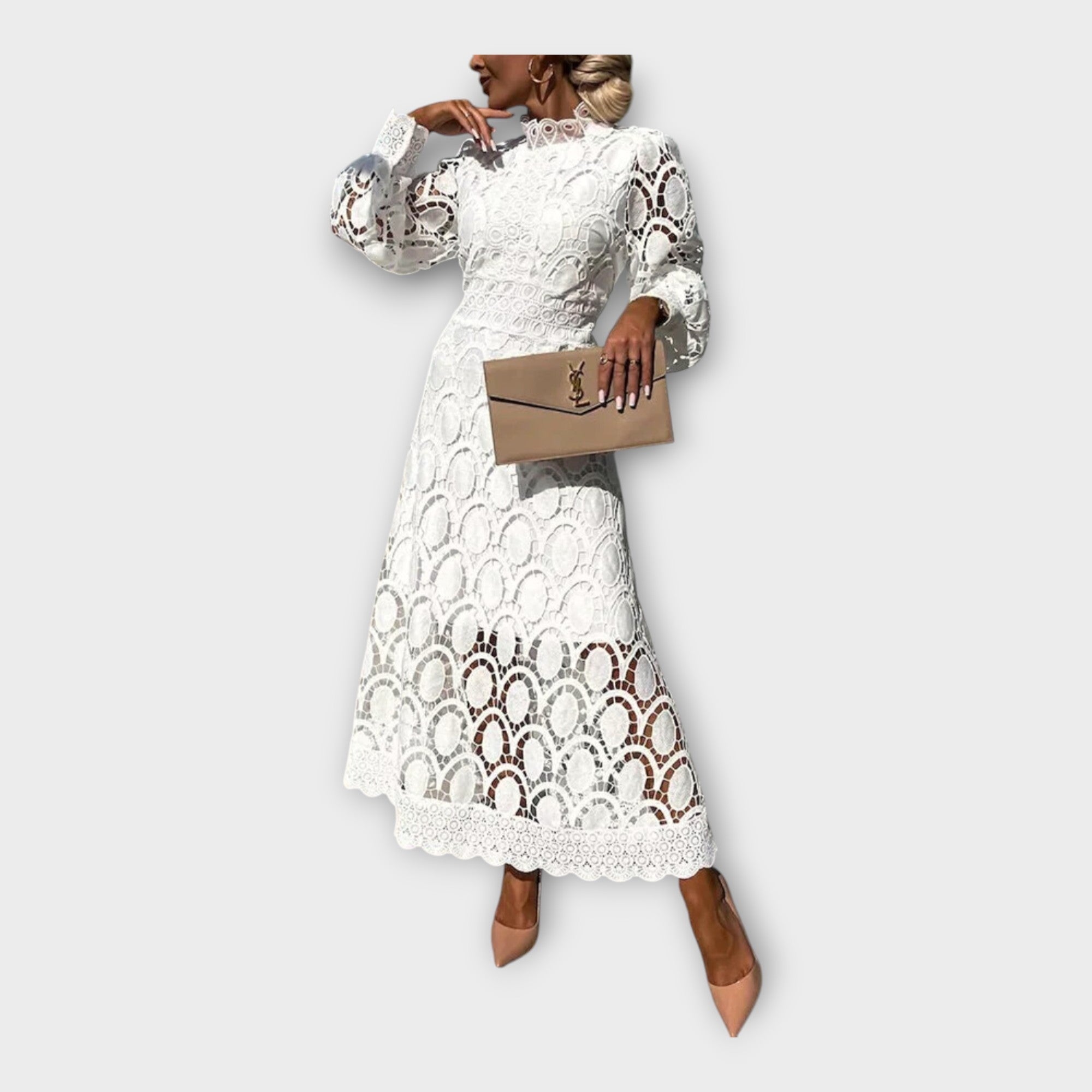 Elegantní krajkové šaty s rafinovaným designem