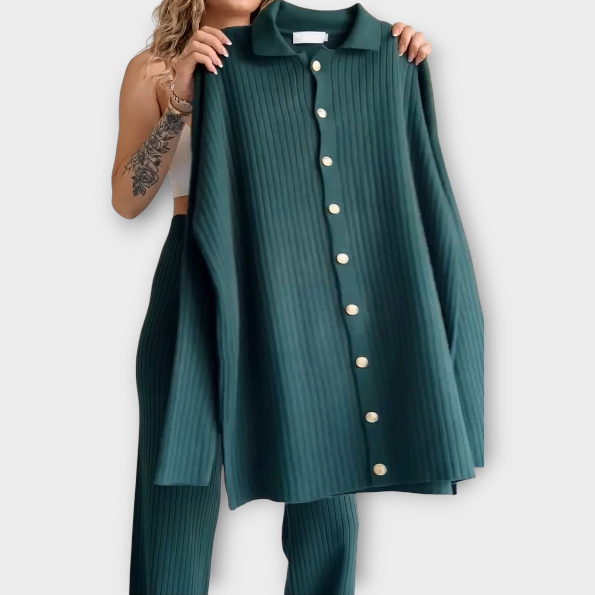 Sada s Rybími Detaily a Elegantní Siluetou