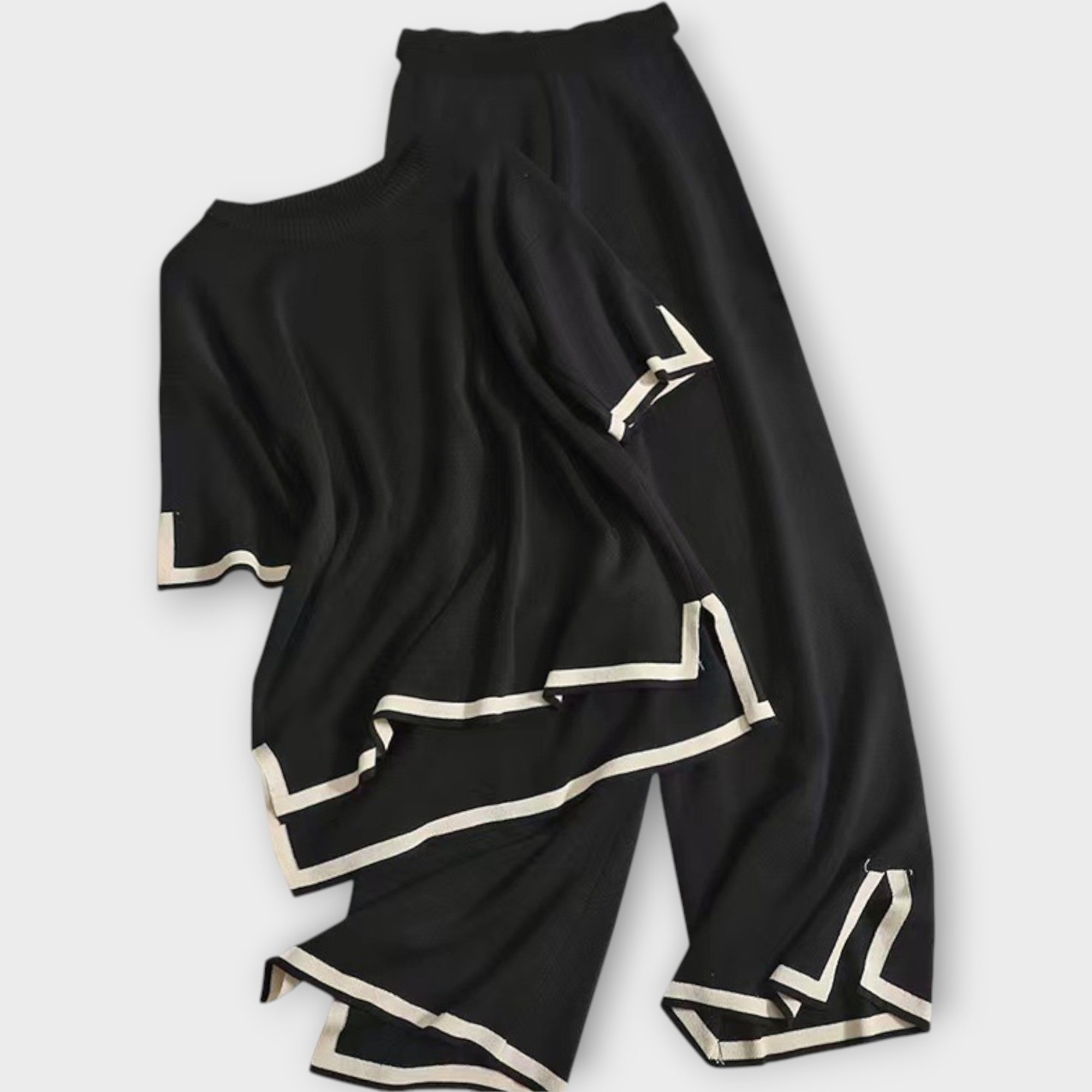 Sada pletená s krátkým rukávem a volným střihem