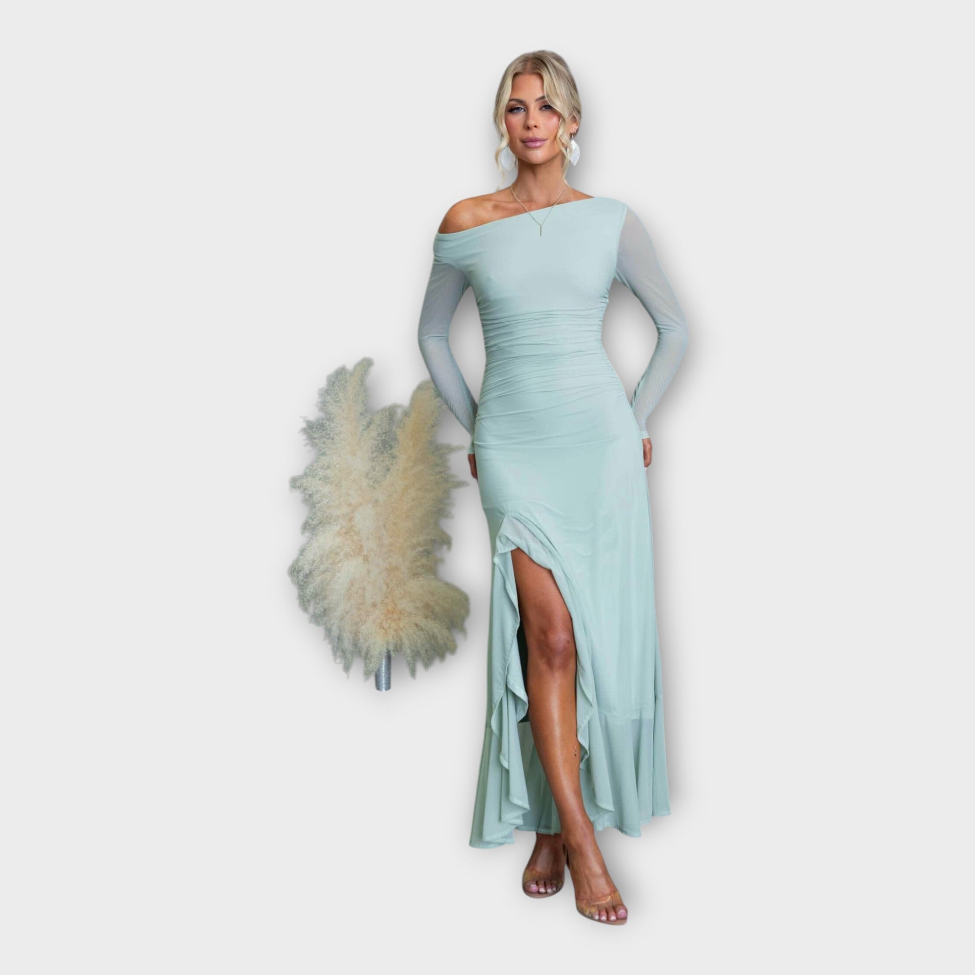 Impozantní šaty s elegantní siluetou