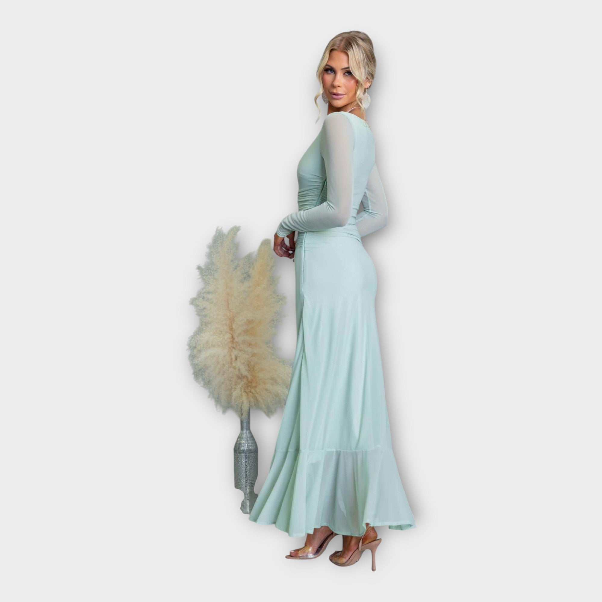 Impozantní šaty s elegantní siluetou