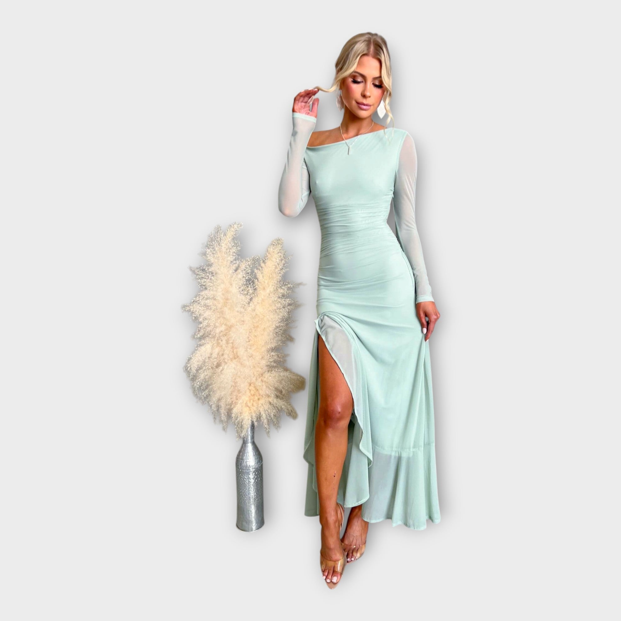 Impozantní šaty s elegantní siluetou