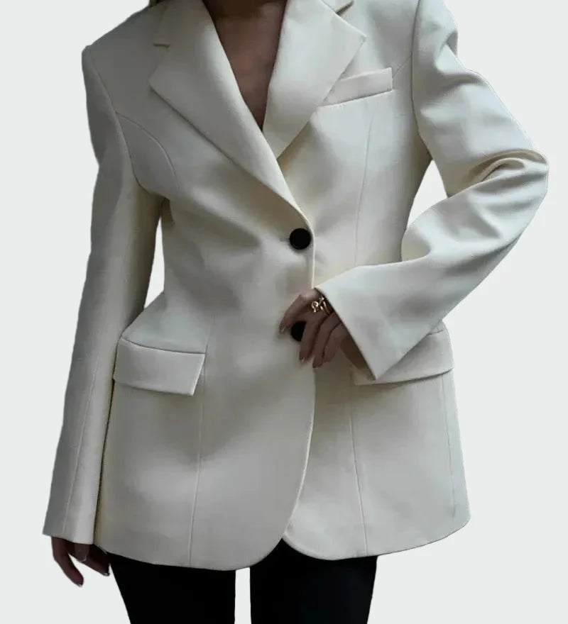 Sako s Působivým Střihem a Knoflíky