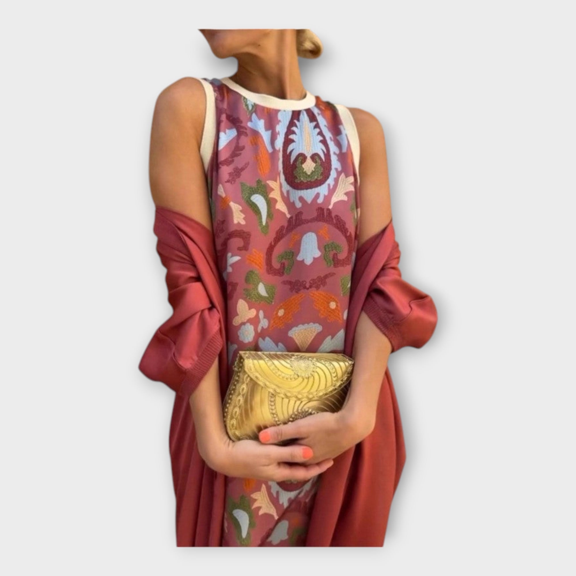 Elegantní šaty s působivými vzory