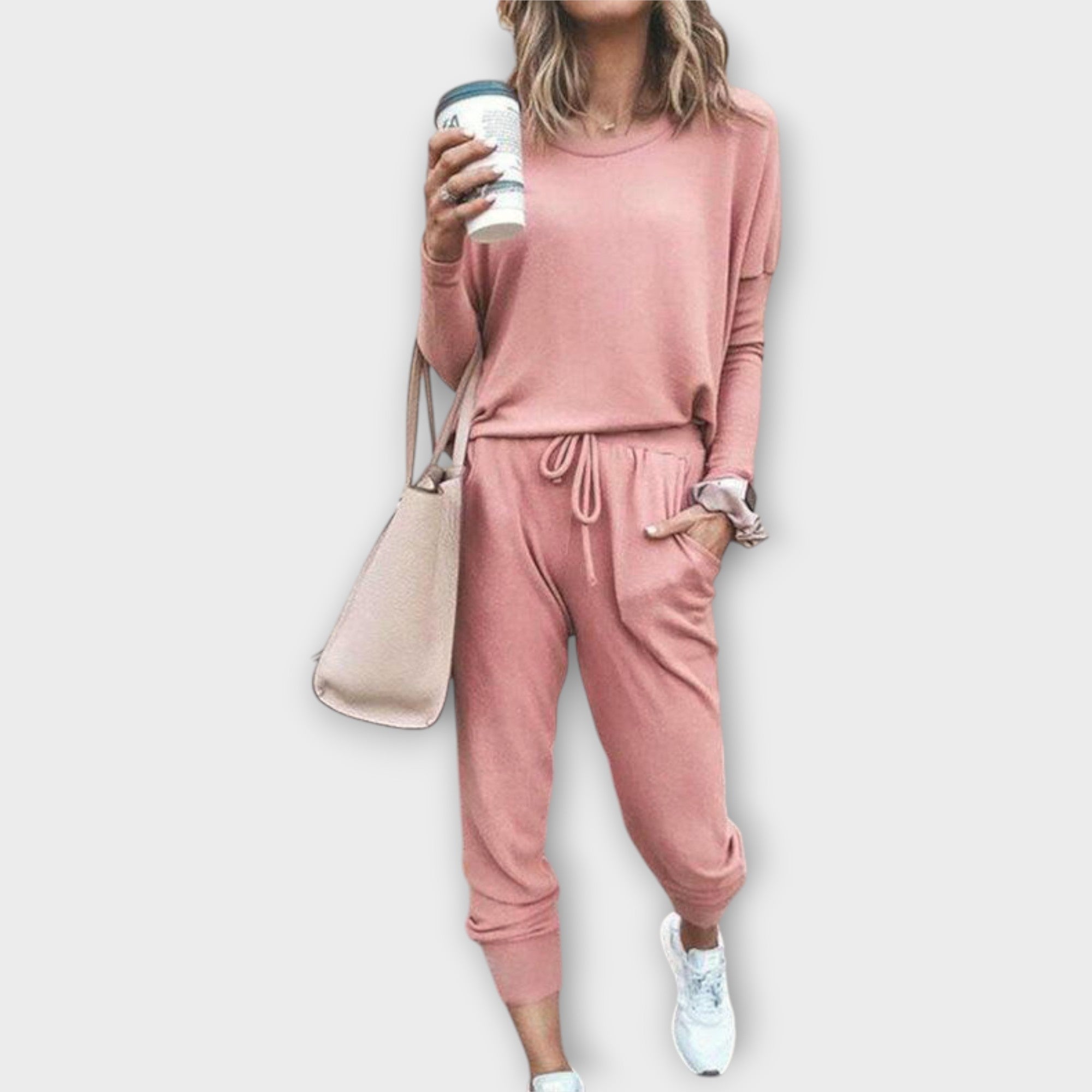 Sada Lounge s Volným Střihem a Minimalistickou Estetikou