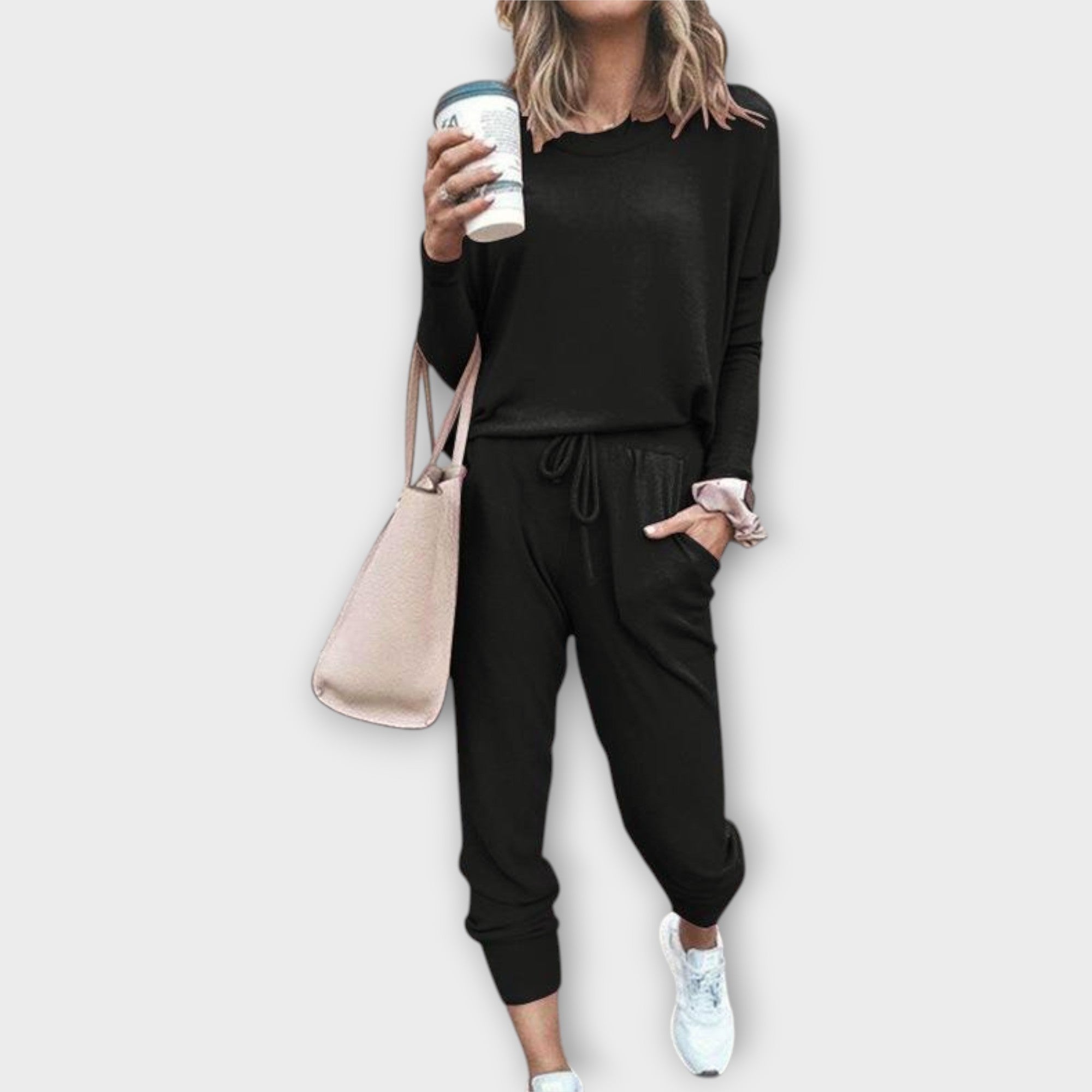 Sada Lounge s Volným Střihem a Minimalistickou Estetikou